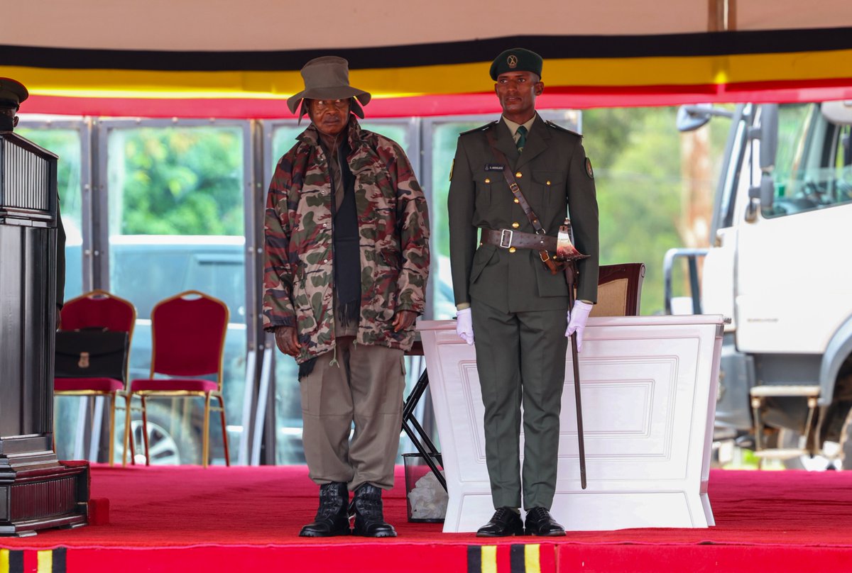 StateHouseUg's tweet photo. President @KagutaMuseveni congratulated the graduating officer Cadets, emphasizing the importance of a strong economy, discipline, training, science and technology, and cooperation with other African countries in strengthening national defence. He also pledged to improve military training infrastructure and urged the officers to take care of their health.