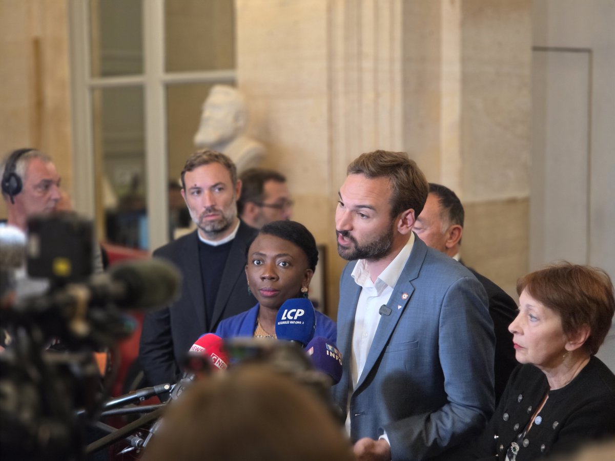 Ugobernalicis's tweet photo. Nous nous satisfaisons de la création de cette commission d’enquête sur le maintien de l’ordre du 17 octobre, dont je suis membre avec mes collègues insoumis de la commission des lois.

Notre exigence : la vérité, toute la vérité, sans tabou ni impunité. Comprendre ce qui s’est passé avant, pendant et après. Remonter la chaîne de commandement, examiner les ordres donnés, l’usage de la force et du renseignement, entendre les victimes.

Il n’est pas question de réduire l’enquête aux violences et aux pillages pour mieux exonérer ceux qui ont décidé et organisé le maintien de l’ordre.

Aucune responsabilité ne doit être éludée. Aucun ordre ne doit échapper à l’examen. La vérité ne s’arrête pas au bas de la chaîne de commandement.