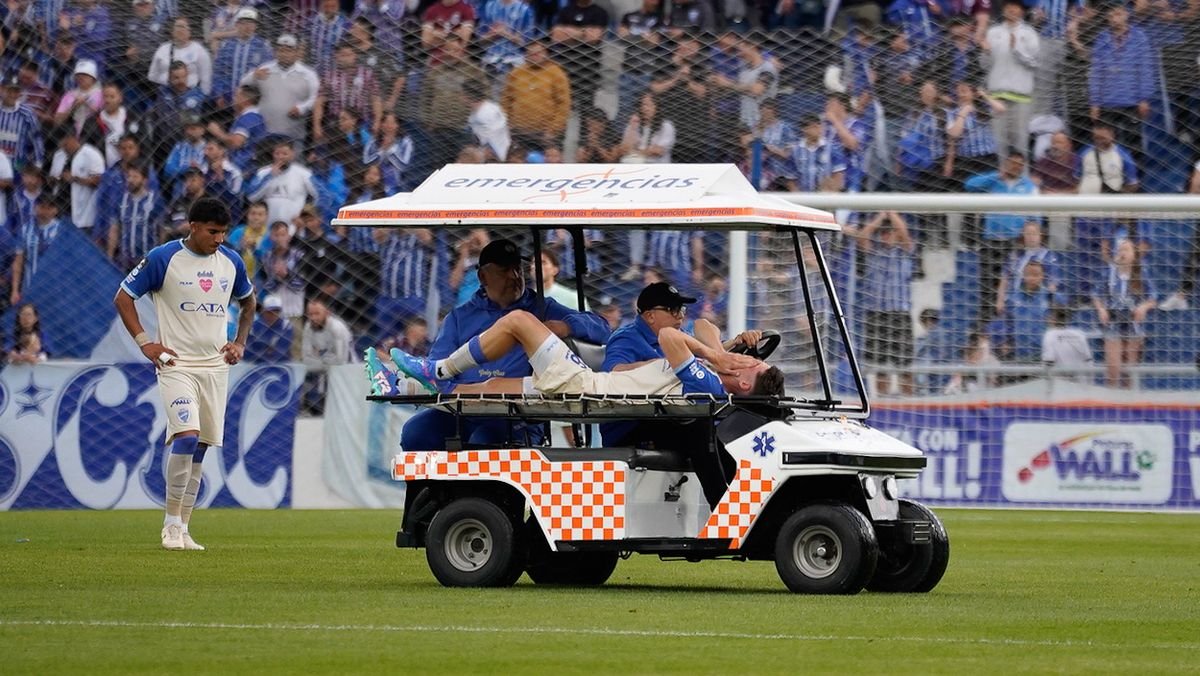 bodegue's tweet photo. 🚑 Tomás Rossi sufrió una ruptura del ligamento cruzado anterior de la rodilla derecha

El defensor se operará en los próximos días e iniciará el proceso de recuperación bajo la supervisión del cuerpo médico del club

¡Fuerzas Tomi! 💪 https://t.co/8WEPevoRE1