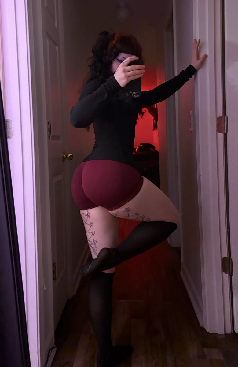 amberdevoursyou's tweet photo. worship my foot https://t.co/NWdRDsque5