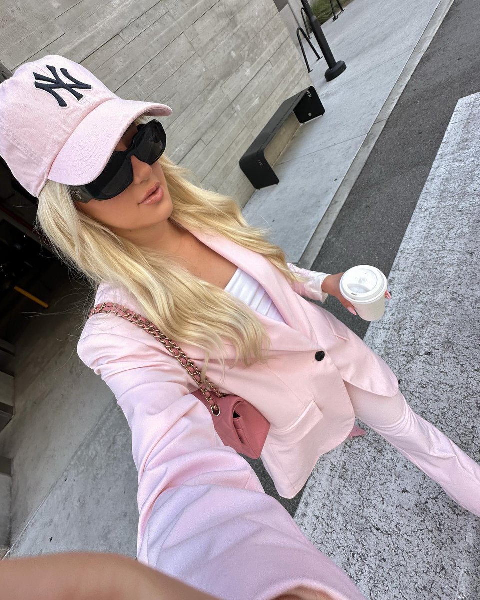Matilyalcantara's tweet photo. 財布を開いたときの切なさは、世界共通のミステリーだよね。本当そう思う。 👇💧
sAaRT https://t.co/YDjFwZhNqf