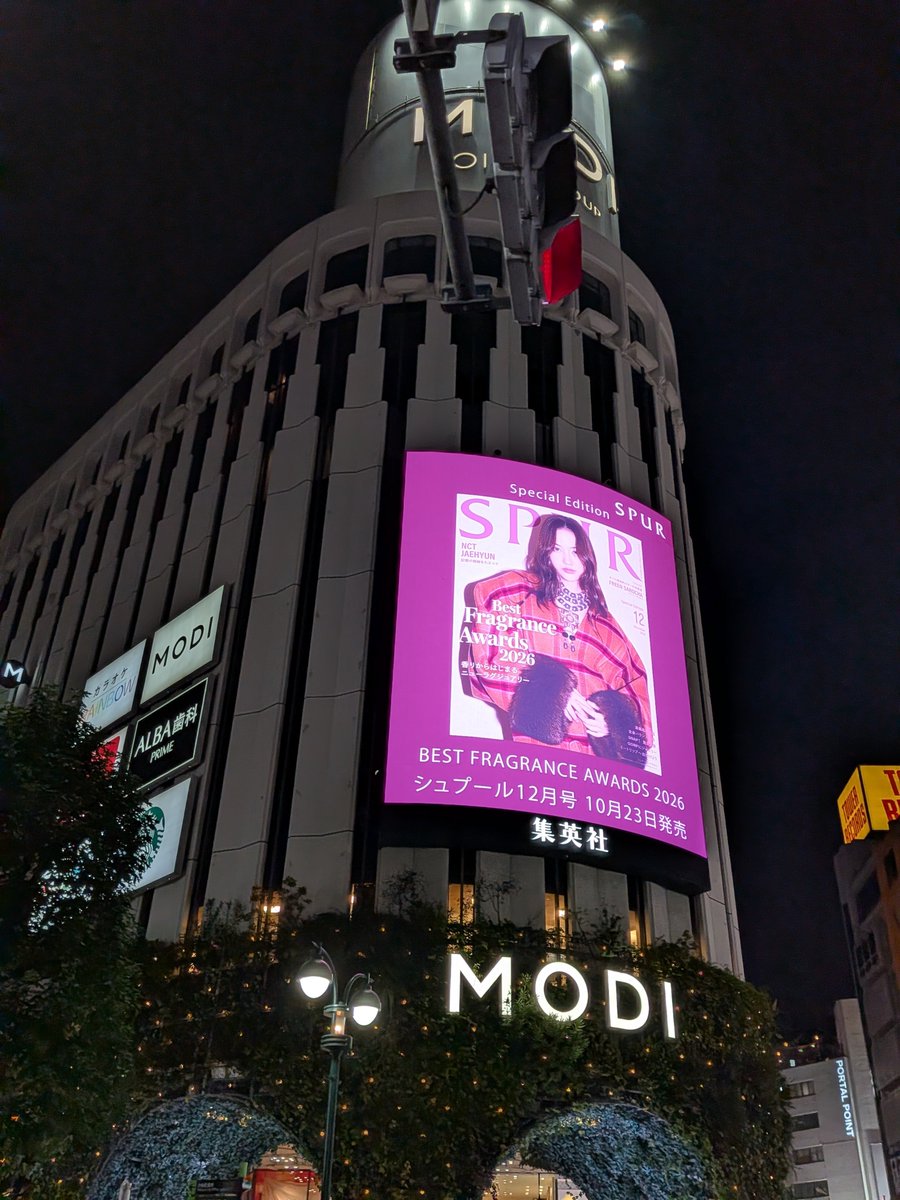 beckyfreen_mm's tweet photo. サロさん見に行く方の参考に

正確に計ったわけではありませんが本誌の広告が30分に1回流れるようでした
左の男性がまず登場
話し始める（20秒位？）

その動画の最後にサロさん登場です🌷
撮影チャンスに余裕を持てます😊 https://t.co/uE6Z6bKJZQ