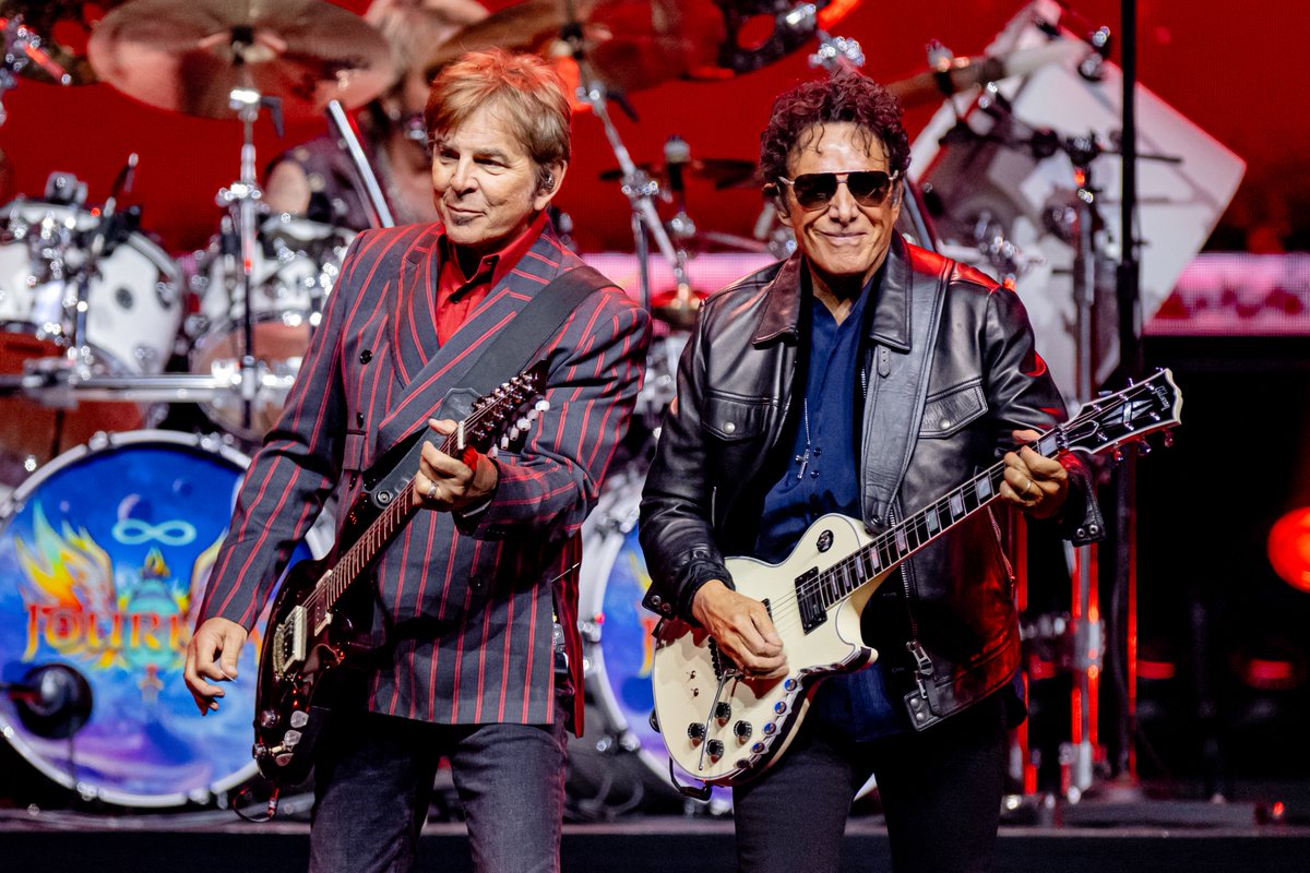StateFarmArena's tweet photo. Still rockin’ and rollin’ 🎸♾️ Truly an unforgettable night with @JourneyOfficial! ✨🙌 

📸: @kylehess10 https://t.co/V0ZA8fKgrq