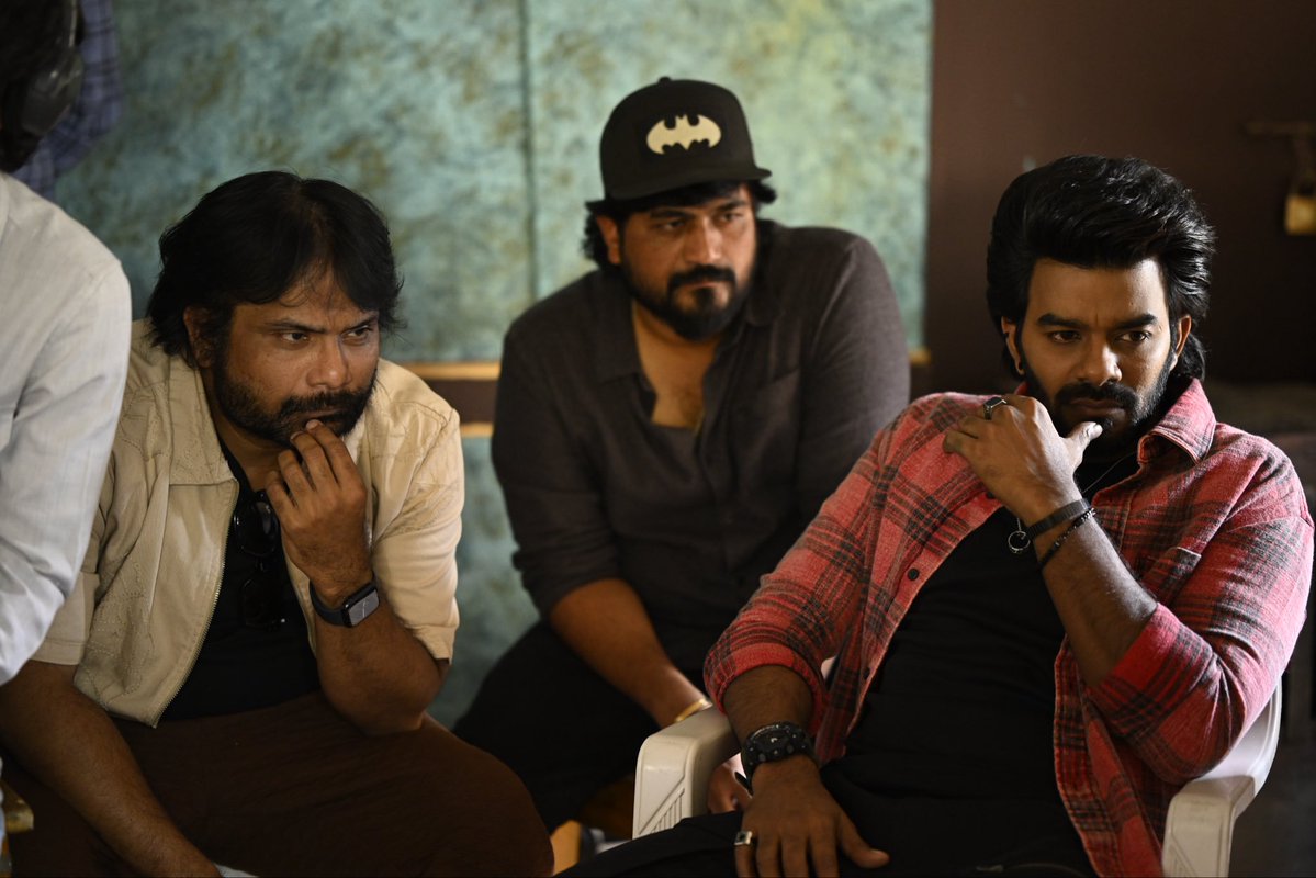 SudheerFanClub's tweet photo. Boys before Distroy box-office 🥵💥

Team - #SudheersJOKER 👌🔥

@sudheeranand @AnandaMediaOffl 
#SudigaliSudheer #JOKER https://t.co/87eM0Q78hH