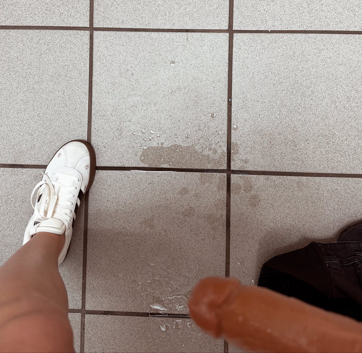 bellaharthtwife's tweet photo. Oops .. I made a mess at work again 💦 

You know where to see my videos 🌶️ https://t.co/HADo0TSbXZ
