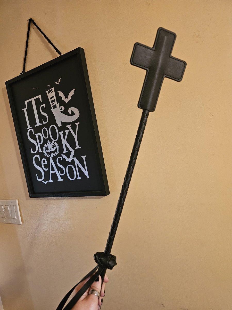 SpookySlaveGirl's tweet photo. I know it's cheap quality, but when you have a blasphemy kink and you find this for only $9.99... You buy that ish and add it to your toy collection. 🤣 Thanks, @SpiritHalloween! 

#BDSM #Kink #Kinkster #submissive #Dominant https://t.co/cExyqXg6HQ