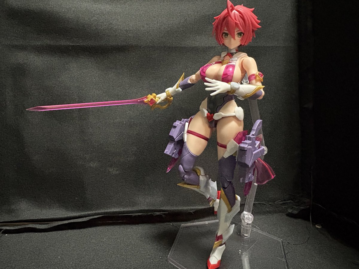 rikugaSecond's tweet photo. グッスマのキューティーハニーnova完成！
足首の関節のサイズが合わないっぽくてネジ切れそうになった💦
けど、このむっちりとしたボディ見たら許したくなる（笑）
#プラモデルライフ https://t.co/rmXZem3F0Y