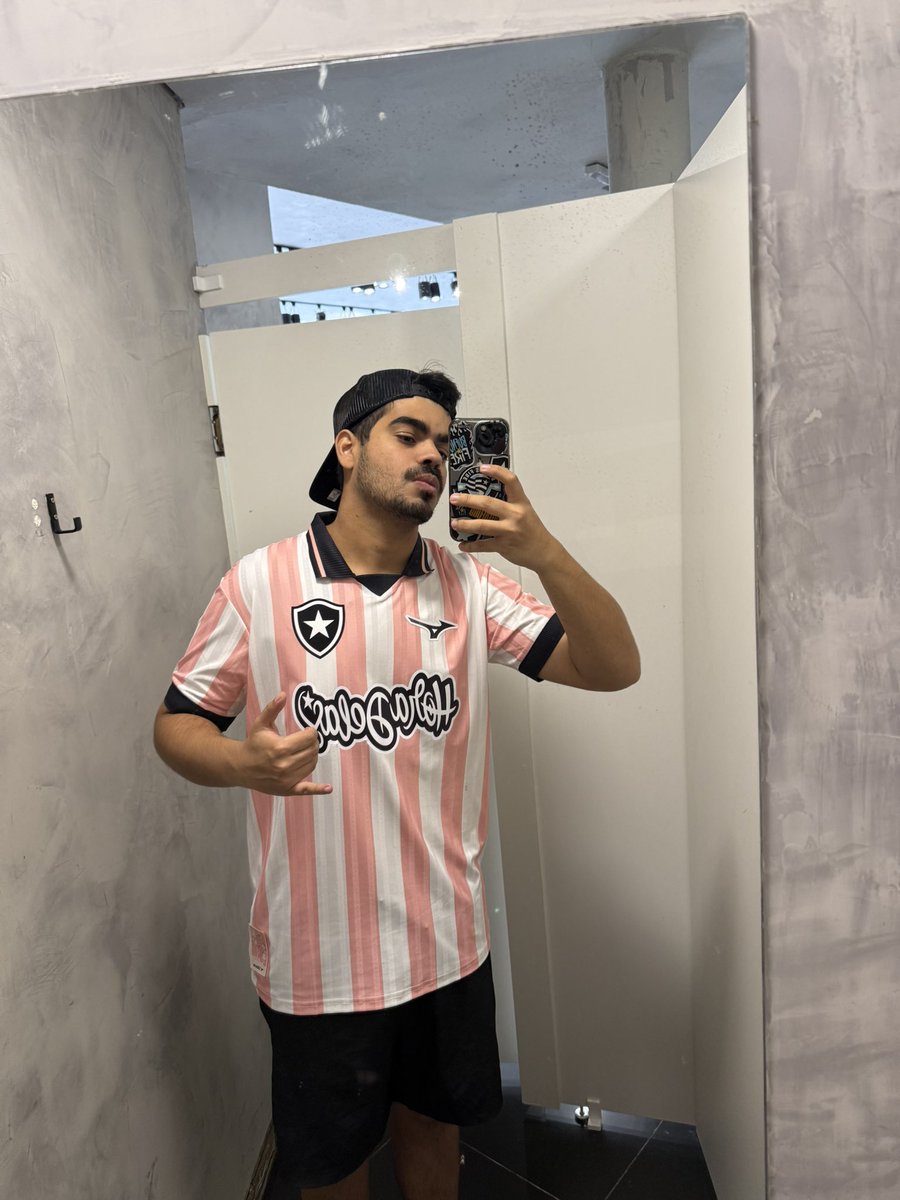 PedroPPBoficial's tweet photo. A nova camisa IV do Botafogo 🩷 https://t.co/7lm8MrCr59