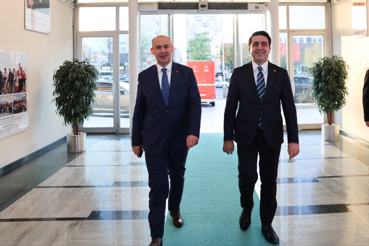 haditurus's tweet photo. Nüfus ve Vatandaşlık İşleri (@TCNufus) Genel Müdürü Sayın Mehmet Levent Kepçeli’yi YTB’mizde misafir ettik.

Yurt dışında yaşayan vatandaşlarımızın nüfus ve vatandaşlık işlemleri ile ülkemizde @TurkiyeBurslari ile eğitim gören uluslararası öğrencilerimizi ilgilendiren konuları ve bu alanlarda geliştirilebilecek iş birliği imkânlarını değerlendirdiğimiz Sayın Genel Müdürümüze ziyaretleri dolayısıyla teşekkür ediyorum.