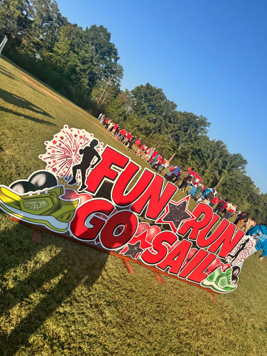 CMSboard's tweet photo. Board Member London was thrilled to join South Academy of International Languages (SAIL) for their Fun Run last week! 

Thank you to the parent organization for hosting such a high-energy fundraiser rooted in school spirit and positivity. #CMSProud https://t.co/k6iOc94Gm2