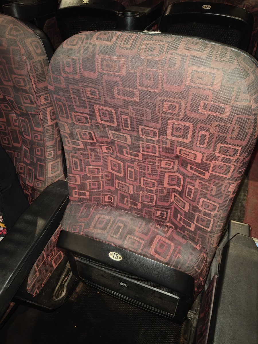 SohamRoyM's tweet photo. Extremely disappointing experience at INOX Forum! Watching Nayi Naveli (20 Oct, 8:55 PM), &amp; even 10 mins past showtime, the movie hasn’t started! Paid ₹1,600 + tax for 4 seats, only to face poor maintenance, bad odours, and terrible seating. No real difference betwn seats. https://t.co/7kyvcWFkoK
