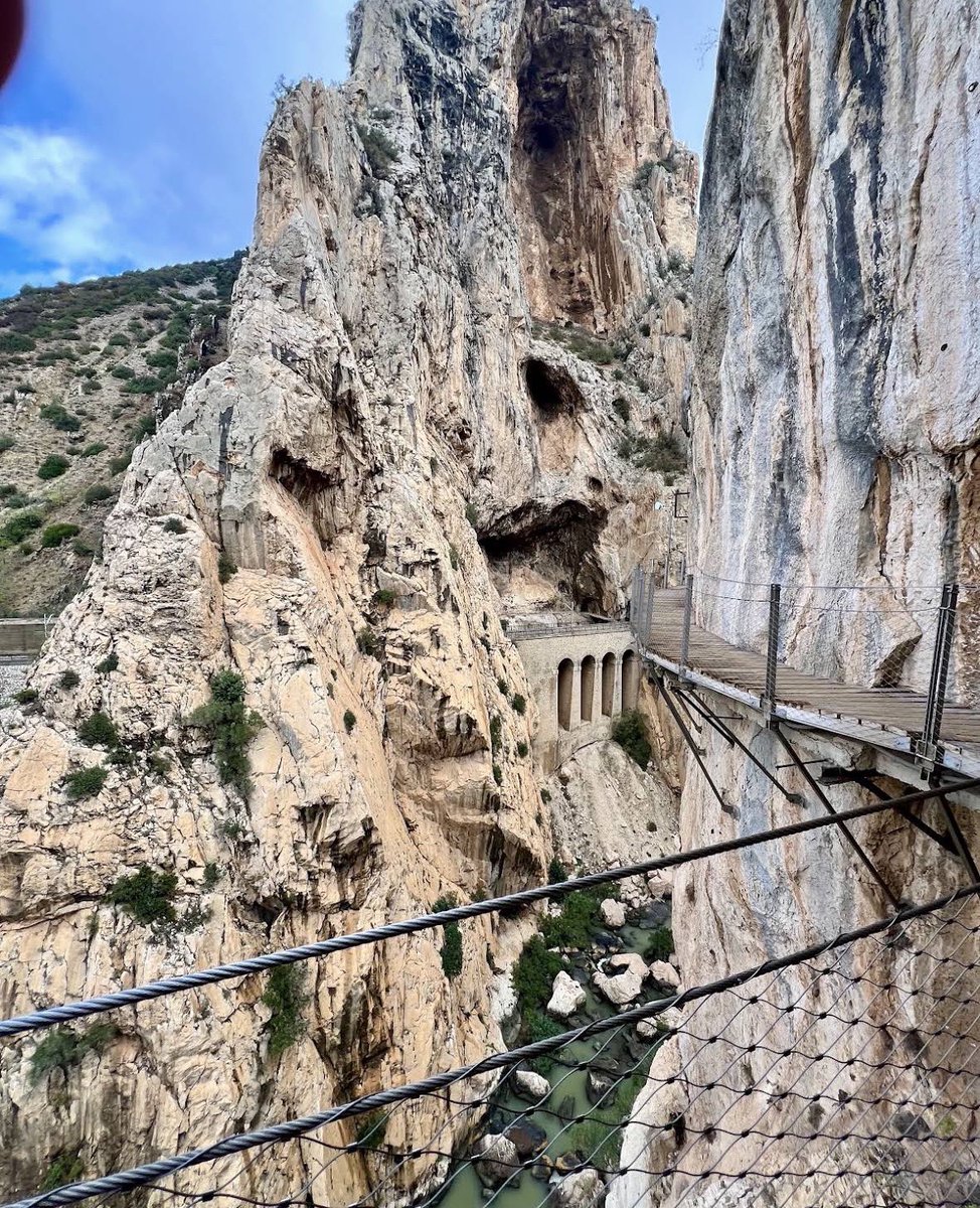arwen710503's tweet photo. Caminito del rey (Malaga)🇪🇸 Per chiunque abbia l'opportunità di andarci, è un'esperienza meravigliosa..chi soffre vertigini è inappropriato 😁😍😍❤️
#helevier #javiermartinez
https://t.co/cTXIdIWY13 https://t.co/NtYh1aklQo