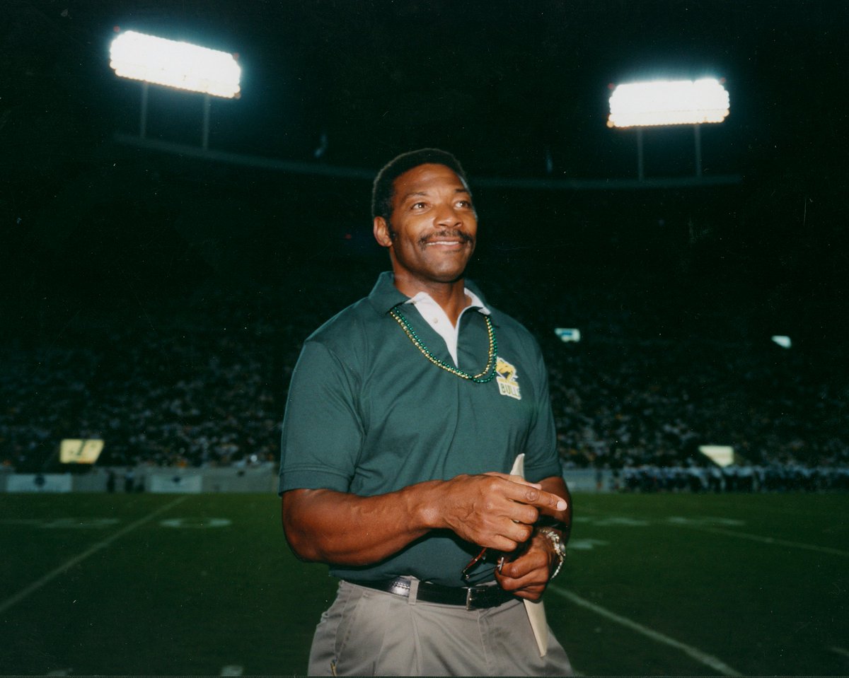 USFAthletics's tweet photo. Happy birthday to the late, great Lee Roy Selmon. 💚 https://t.co/EOvBOmTjHq