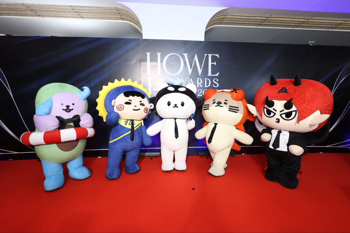 GMMTV's tweet photo. #HOWEAWARDS2026
#HOWEMAGAZINE 
#GMMTV 
@dew_jsu @vitheepanich @sea_ta_lay @keenkeno_sp @polcasan_GMMTV @avocean_GMMTV @jummo__gmmtv @domiia_GMMTV @NONG_NOOONG https://t.co/8ARByfUdH6