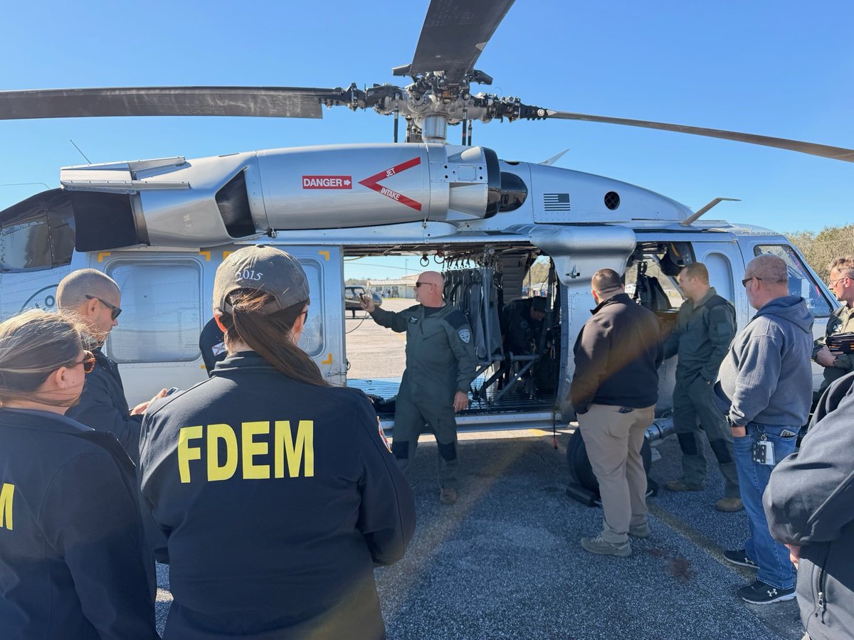 FLSERT's tweet photo. 🤝 Recovery takes teamwork, coordination & commitment.

@FLSERT teams remain boots on the ground assessing damage & identifying the needs of communities impacted by Hurricane #Isaias.

🛠️ These efforts help guide recovery priorities & connect impacted communities with the resources they need to rebuild.

The storm may have passed, but our commitment to Florida’s recovery continues. 💪

🔗 Find resources available to help your community recover at https://t.co/p1ksYRsn11.
