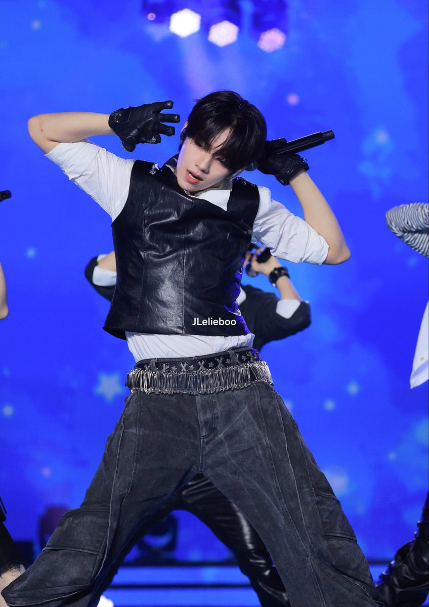 Jlelieboo's tweet photo. PEEKABOOO!! 

#AHOF #아홉
#JL #제이엘 https://t.co/4AEZ8Fz3oa