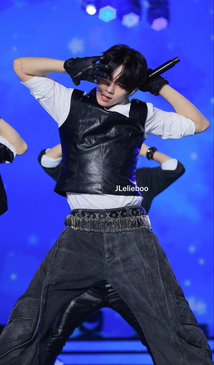 Jlelieboo's tweet photo. PEEKABOOO!! 

#AHOF #아홉
#JL #제이엘 https://t.co/4AEZ8Fz3oa