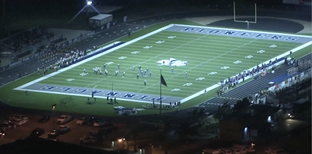 HelmetAz's tweet photo. #AZFieldFeud Round of 8:
Charity Crossover #repAZ

Pinnacle Pioneers
@PinnaclePioneer @PINN_Athletics 
🆚
Snowflake Lobos
@SFLoboFball @SnowflakeLobos 

Vote Here:
https://t.co/M7c7kRU1fz

Donate Here: ($10=10 votes)
https://t.co/BcPOjkgJg6 https://t.co/7Cq4argS4B