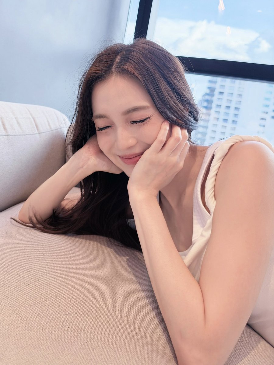 nmwnwy's tweet photo. คนสวยขาน่ารักจัง🥹💖 https://t.co/hAANmKho9y