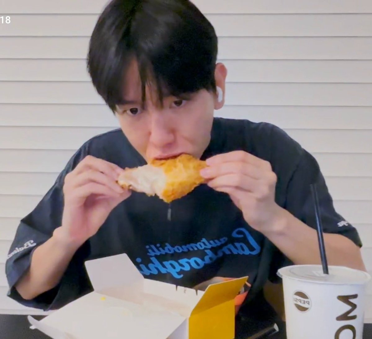 kyuyoung20's tweet photo. มักเกิ้ล : เพลงเท่มาก อยากเห็นหน้านักร้อง
นักร้อง : https://t.co/lwWRJKkwl8