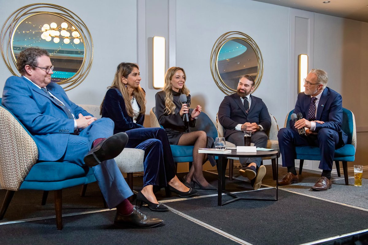 BruceHamill_DU's tweet photo. What a cracking evening in Portsmouth last night!

A massive thank you to everyone who came along and made it such a brilliant event. It was fantastic to meet so many of you, have some proper conversations and see such a great turnout.

A special thank you to @georgedmadgwick , @StrudwickEmily , @SuellaBraverman , @antmiddleton , @PaulCoxComedy and @GoodwinMJ  for making it such a memorable evening.

It was a real pleasure to be part of the panel and share the stage with some fantastic people.

Events like this remind me why I love doing what I do. Getting out from behind the camera, meeting people face to face and having conversations about the future of our country is what it's all about.

Thanks again, Portsmouth. You were brilliant! 🇬🇧

#Portsmouth #SuellaBraverman #AntMiddleton #MattGoodwin #BruceHamill #UKPolitics
