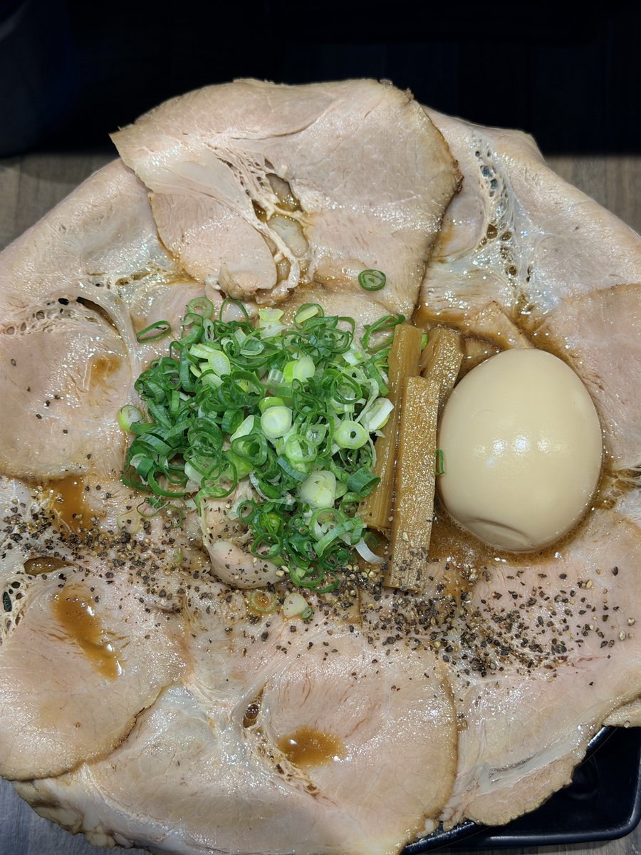 C_EN777's tweet photo. 吃了好多肉的拉麵🤩  有健身的人很愛
肚肚跟這些肉一樣很猖狂🙂‍↕️
#健身 #拉麵 #生活 https://t.co/kfqQ4CSG7X