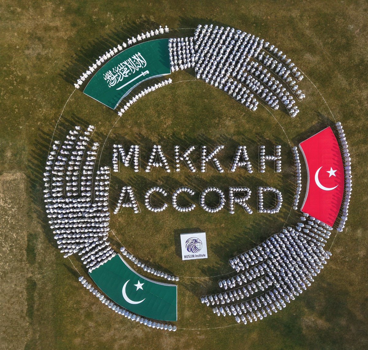 Rasheedx8c's tweet photo. Three Flags one Nation
#UnitedForPeace

#MUSLIMInstituteMakesHistory

#MakkahAccordHumanModel https://t.co/tD79M4c7vR
