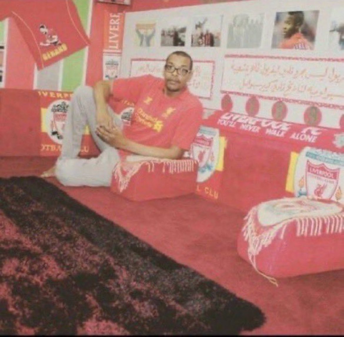 cli4v's tweet photo. @10reoi كيف تبينا نقول لك وانت بتتابع ليفربول على باريس وبرشلونه https://t.co/mjwgTivgRT