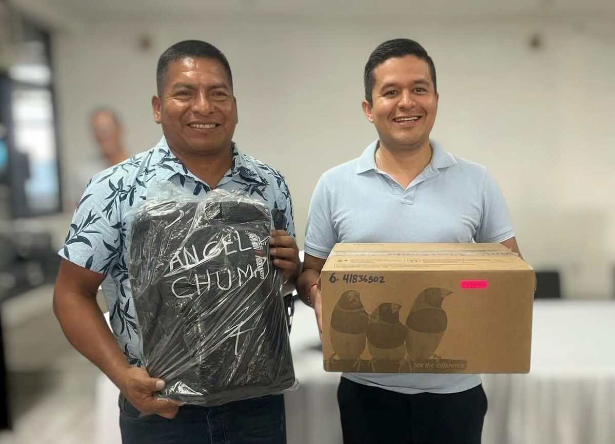 EducacionZ3_Ec's tweet photo. [PASTAZA] 💻 Como parte del programa de Reducción de la Brecha Digital, se entregaron proyectores y parlantes a las instituciones educativas para fortalecer las herramientas tecnológicas y abrir nuevas oportunidades de aprendizaje, innovación y desarrollo. 🇪🇨📚 https://t.co/t3rOZbQWYz