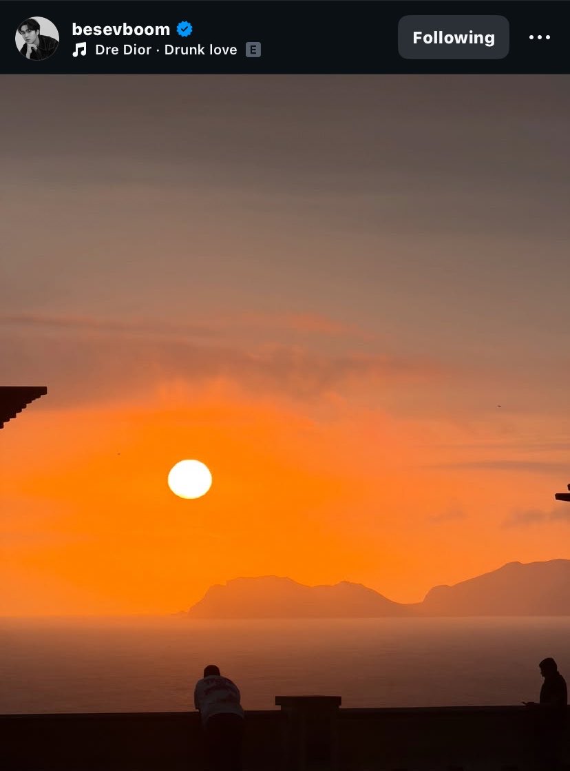 boomeowie's tweet photo. “we watched the same sunset, but we’re no longer walking into the same tomorrow.” https://t.co/xeKXZ7WUbl