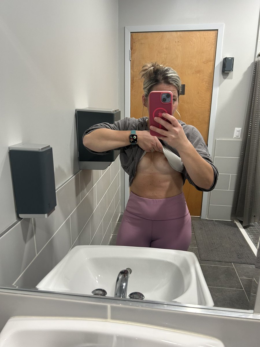 RisqueTwoforOne's tweet photo. Anyone looking for a personal trainer https://t.co/1eVwDU5ifu