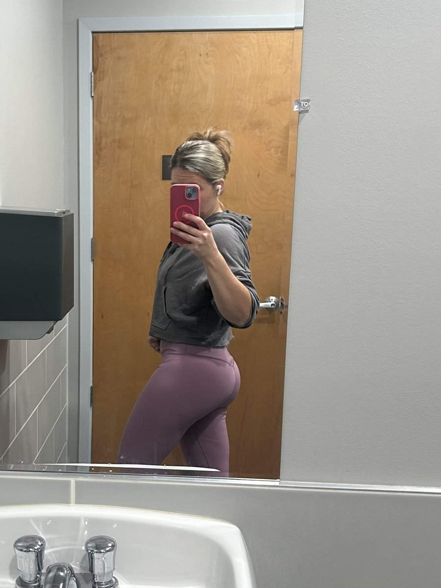 RisqueTwoforOne's tweet photo. Anyone looking for a personal trainer https://t.co/1eVwDU5ifu