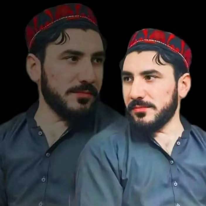 amirullahamiri6's tweet photo. پنجابې جرنېلانو مونګ بدنام کولو خو دوېې داسې بدنام شول چې په لاره ��وان وې خلک کنزلۍ ورته کوې
 
مونګ هر چیرته په جګې سترګې ګرزو🦅❤️
منظور پشتېن 
#ManzoorAhmedPashteen https://t.co/849l3WHiuF