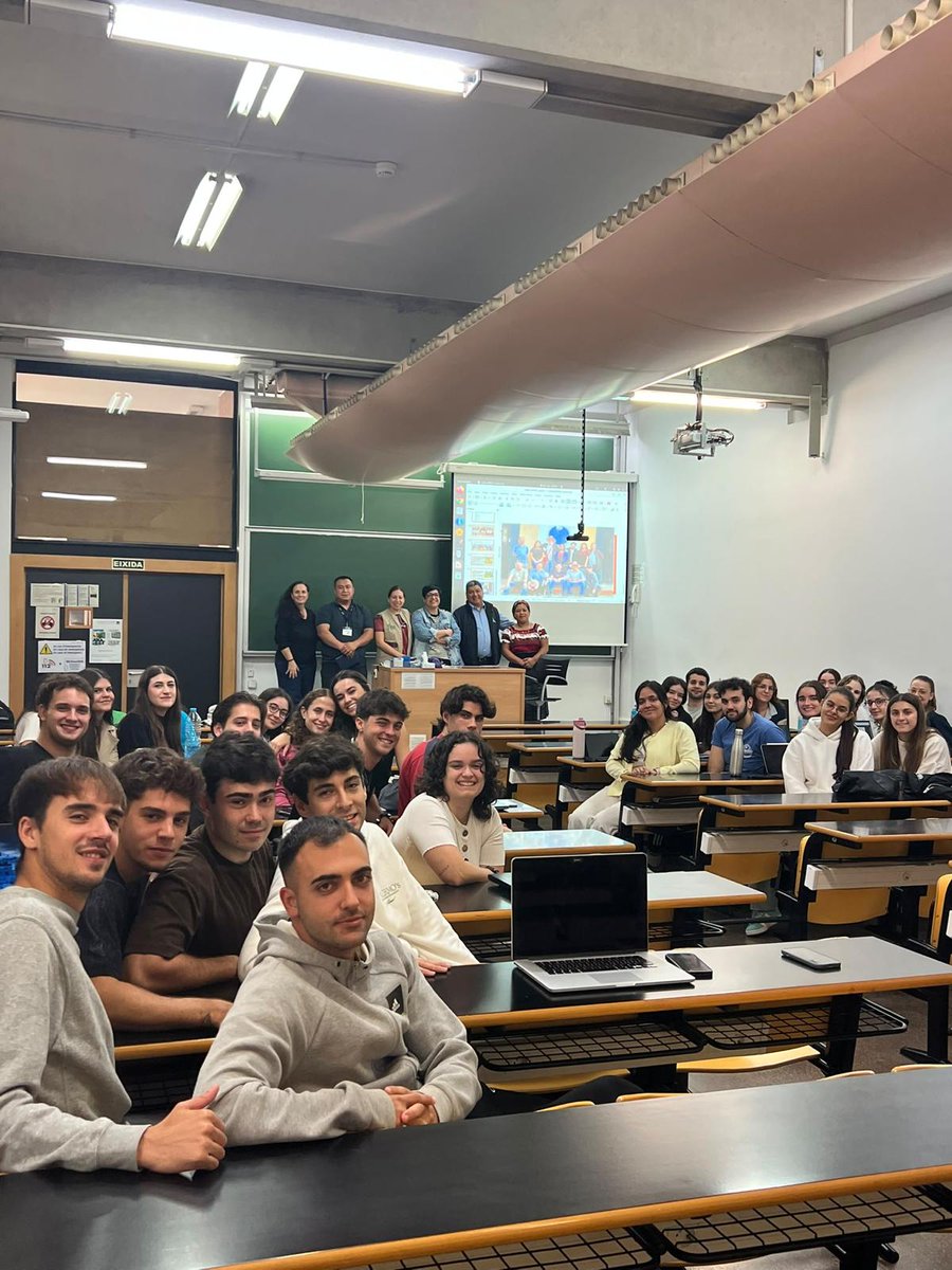 FacFarmacia_UV's tweet photo. La Facultat rep una delegació de Guatemala en el marc d’un projecte de cooperació coordinat per @farmamundi. La trobada amb l’alumnat de Nutrició Humana i Dietètica ha abordat la sobirania alimentària, l’agroecologia i el lideratge de les dones. https://t.co/JQCpAclmEm