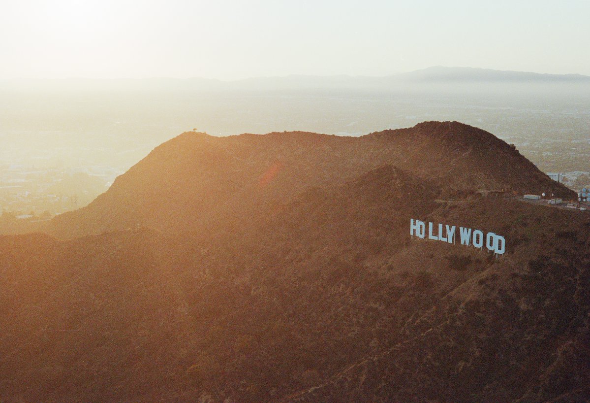 StephenVanasco's tweet photo. Golden Hour at the Hollywood Sign. https://t.co/6DFWdZcWco