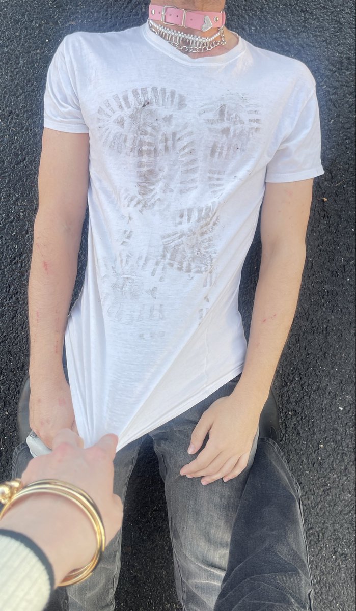 Mommy_Emp's tweet photo. 🚨 ANNOUNCEMENT 🚨

Do you want your own shirt that’s been stomped on by Mommy? Well now you can have your very own!

Each order will receive a free video of Mommy making your shirt while stomping on puppy. 

DM me to order your very own shirt today 🥵🦶🏼 https://t.co/KOpxYoBhCV