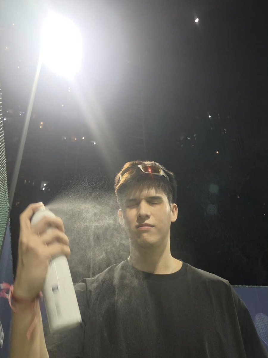 littlenuaa's tweet photo. โอย หล่อแฮง https://t.co/CcxAjF8ZLz