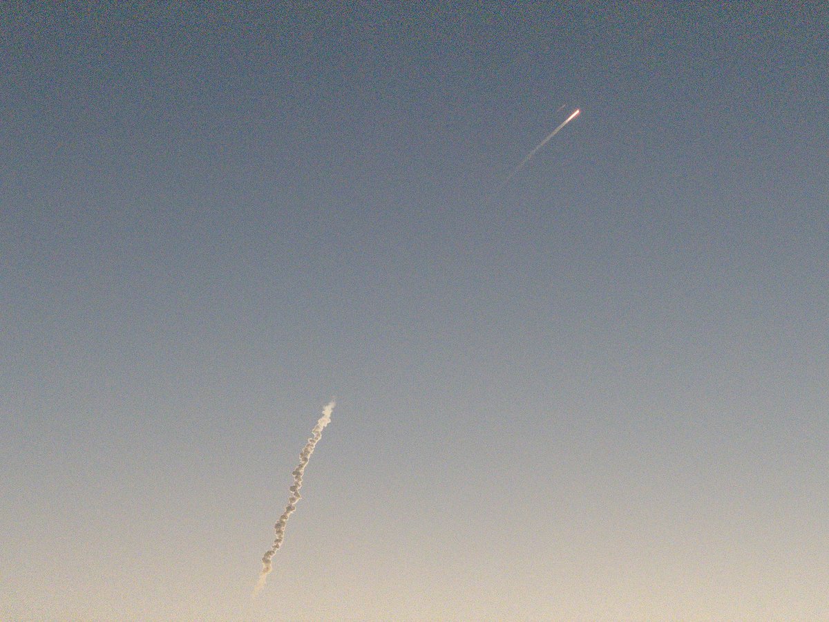 CybrHoldingsLLC's tweet photo. Great view of the SpaceX Bandwagon-5 launch from my hotel room ๐
#SpaceX #Bandwagon5 #Falcon9 #SpaceLaunch #RocketLaunch #Space #Launch #ElonMusk #SpaceXLaunch https://t.co/U0CkhrmtiE