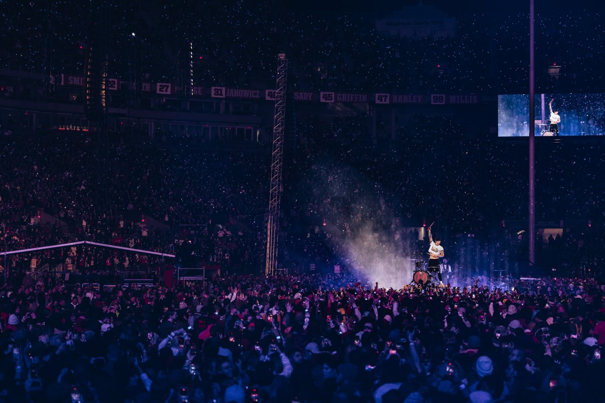twentyonepilots's tweet photo. thank you for this weekend. https://t.co/wegoMvKUeS