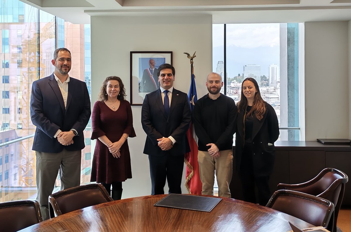 cppublicasuc's tweet photo. ⛏️ Minerales críticos: propuestas para una minería responsable y sostenible

Junto al equipo investigador de Propuestas para Chile 2025, presentamos al subsecretario de Minería, @gonzalezgorrono, las principales propuestas para avanzar en una minería sostenible, fortalecer su legitimidad social y agregar valor al cobre y litio.

🔗 Revisa el capítulo: https://t.co/NMWuNWl1Uw

@ucatolica @MinMineria_cl @DISENO_UC @IEU_T @energia_uc @derechouc @IngenieriaUC