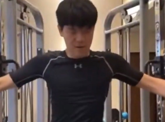 ep4dr's tweet photo. 지금 커 요상태에서>>>>>>>>>>>이렇게 된건가

오 운동했네 https://t.co/pOfcvmMUVA