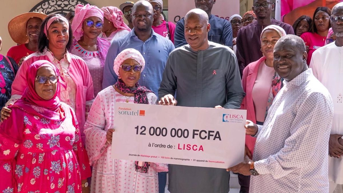 FSonatel's tweet photo. 💗 La Fondation Sonatel et la LISCA mobilisées contre le cancer du sein !

Le 18 octobre, 600 femmes dépistées, 100 bons de mammographie et un appareil de thermoablation pour renforcer leur prise en charge.

Ensemble, agissons pour la santé des femmes !

#FondationSonatel #LISCA https://t.co/17252X29eX