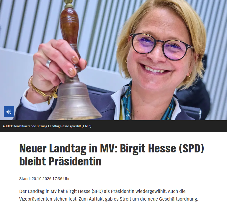 PeterBorbe's tweet photo. Welch ein unwürdiges Schauspiel in Mecklenburg-Vorpommern: Die Kaltschnäuzigkeit, mit der sich die Linkskoalition aus SPD, Linken und Grünen das Parlament zur Beute macht, ist abstoßend.
Man kassiert sich das Amt der Landtagspräsidentin und die Vize-Position ein, die Opposition bleibt ohne Vertretung im Präsidium - obwohl sie die weitaus stärkste Fraktion im Haus stellt.
Dann wird auch noch die Geschäftsordnung so zurechtgeschustert, wie es den 3 linken Regierungsparteien passt, mit einem einzigen Ziel: Die Opposition möglichst schlecht zu stellen.
Vorher hatte Alterspräsident Ralf Mucha (SPD) noch um respektvollen Umgang gebeten. Aber mit Respekt vor dem Wählervotum und der Rolle der Opposition in einer Demokratie hat diese rot-rot-grüne Show ganz bestimmt nichts zu tun, die dort heute in Schwerin abgezogen wurde!
https://t.co/QmmrH2OSZ6