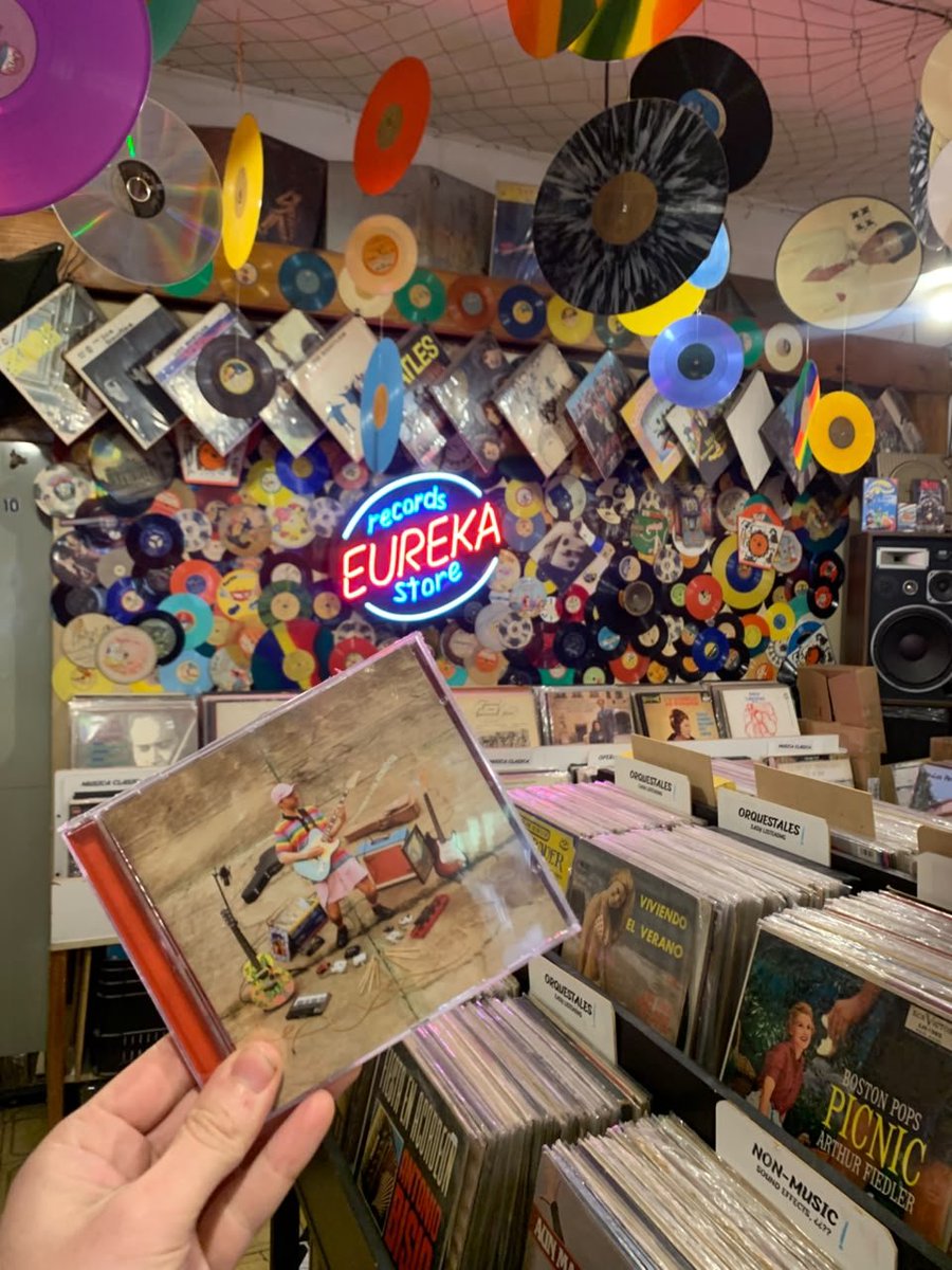 lichigrams's tweet photo. otra vez hubo que reponer: el CD de mi nuevo álbum Escuchen los Sonidos ya está de vuelta en Eureka (San Telmo), Samy (Paternal) y Magical Mystery Records (Belgrano) https://t.co/eBPBsCGK2v