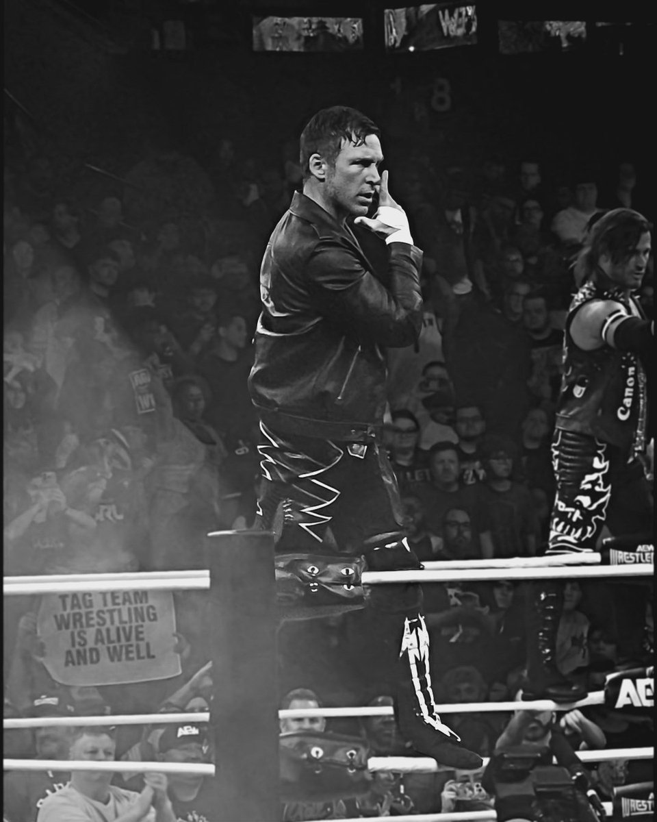 MonicaLikesAEW's tweet photo. I can't stop making photos b&amp;w...someone help me snap out of it pleassseeeee 😏 #aew #AEWWrestleDream #mcmg
📷 by me https://t.co/GazxRaY4Bk