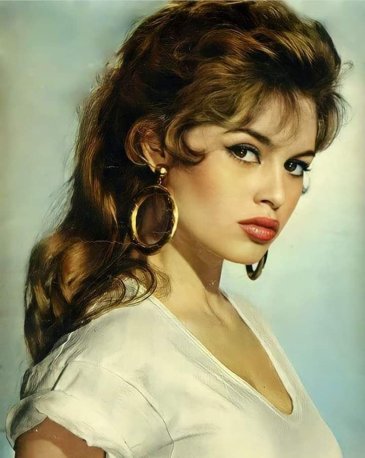 hidden__frames's tweet photo. Brigitte bardot https://t.co/O1udF8QgCj