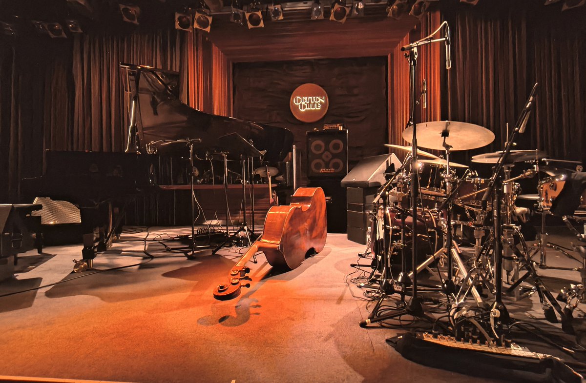gi20n's tweet photo. 仕事を終え、コットンクラブへ！
LIVE　SHAI MAESTRO TRIO : The Guesthouse　シャイ・マエストロ・トリオ
終演後にはサイン会もあって、 https://t.co/CZ21gVubEt