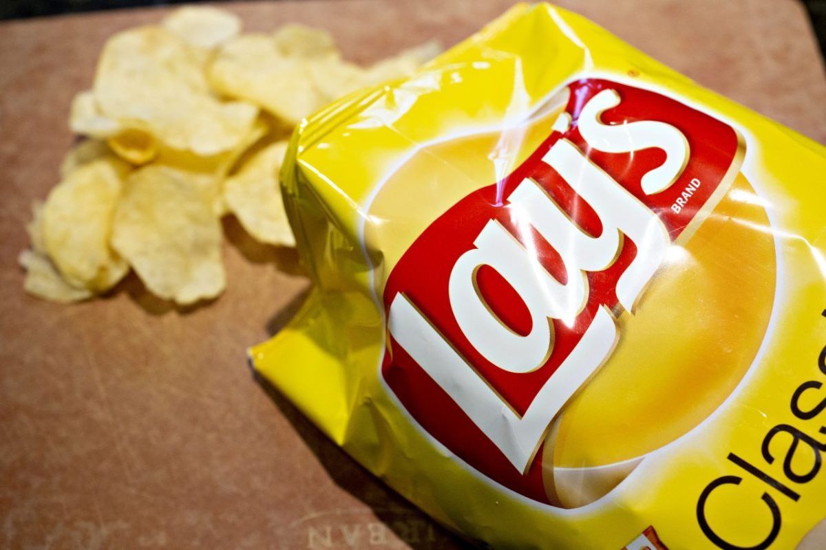 WMBDNews's tweet photo. PepsiCo is launching Pepsi Vanilla &amp; Cream and Holi-LAY'S holiday chips across the U.S. this season with several new flavors. Link in bio. https://t.co/NHWpG02lY9