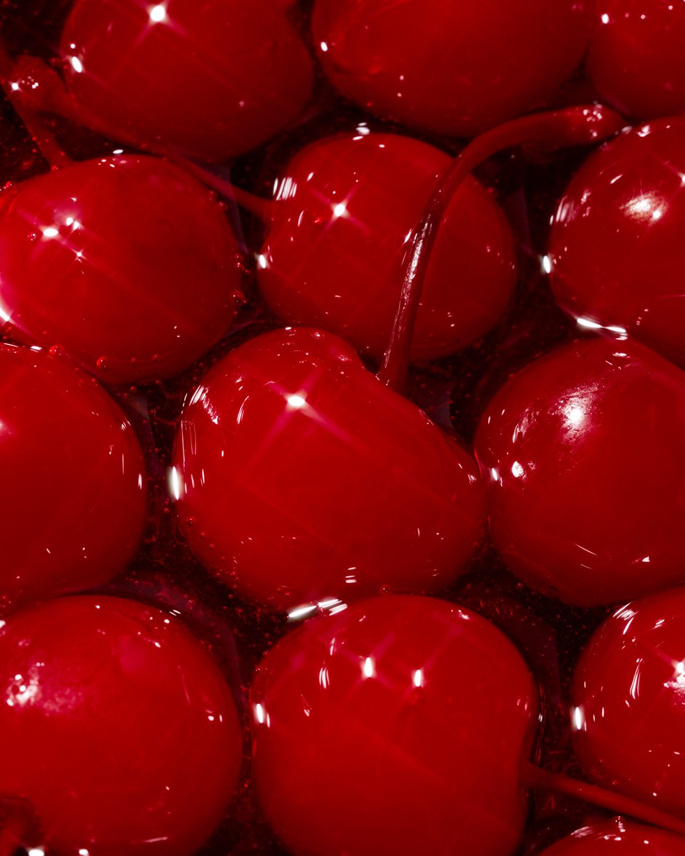 CelsiusOfficial's tweet photo. winter spritz made the nice list, but it won’t be staying long 🍒🎁 https://t.co/ggQqSvhjBZ