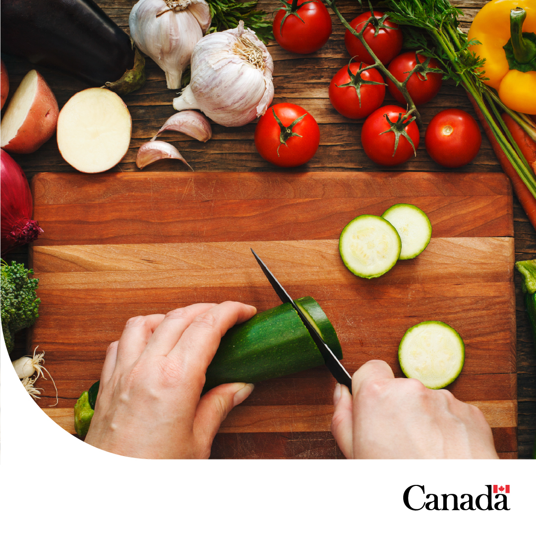 environmentca's tweet photo. Celebrate 25 years of #WasteReductionWeek and make the most of what you have on your cutting board. Turn scraps into broth, stems into sauces, and veggie peels into snacks!  

Learn more: https://t.co/VHoI7zNIDI  

#CircularEconomyMonth https://t.co/akO0DNomc6